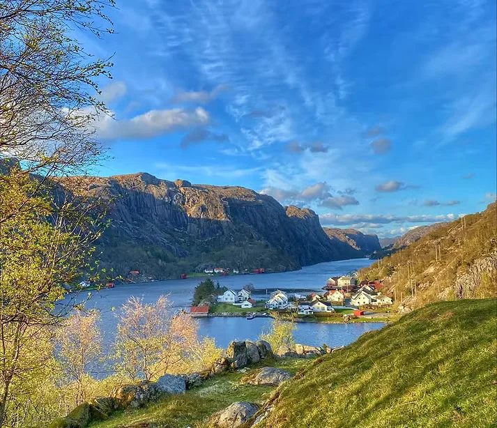 Folk samlet i Åna-Sira